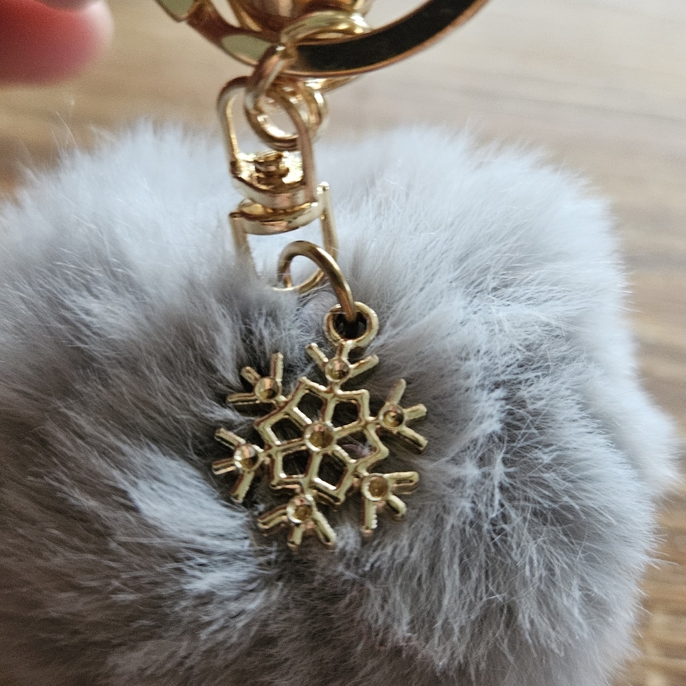 Atelier Sona Gray Fluffy Key Holder - Picture 3 of 4